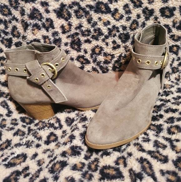 Taupe block heel booties - Picture 2 of 2